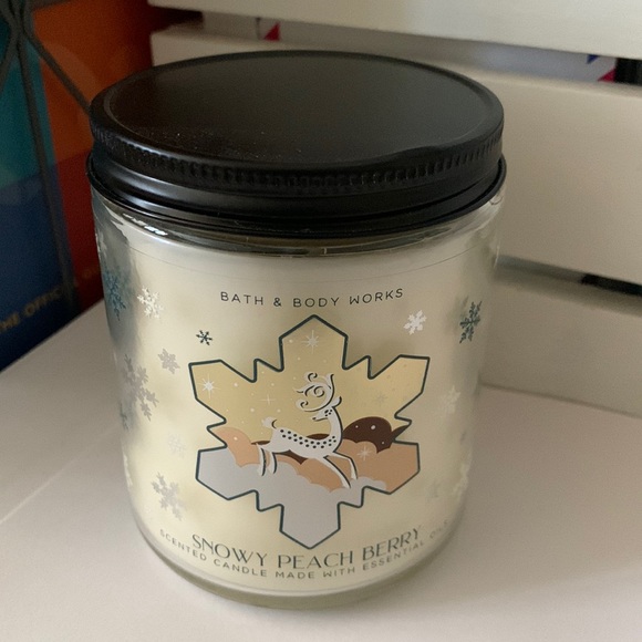 Bath & Body Works Other - Bath & Body Works - Snowy Peach Berry Candle